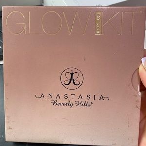 Anastasia glow kit